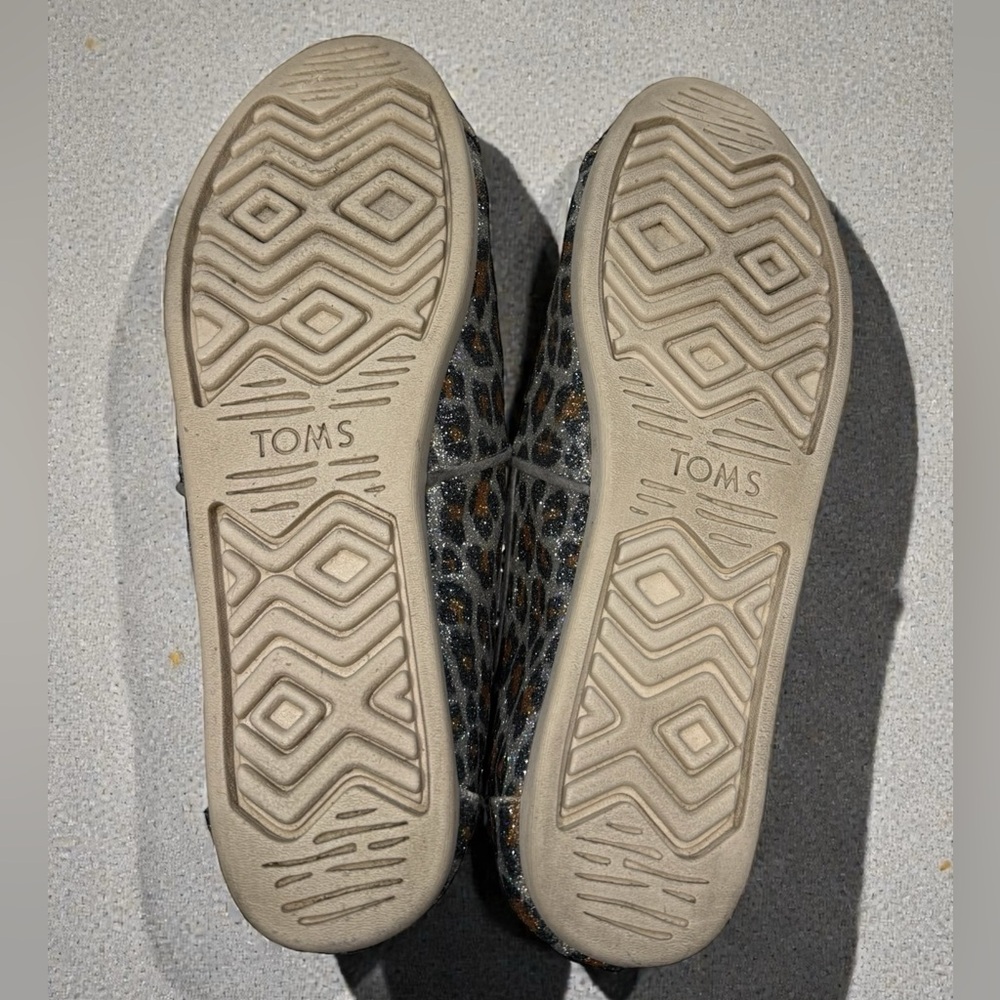 🩶🤎TOMS Classic Silver Glitter Cheetah Print ✨ Women’s Size 8.5 - Like New! - Picture 6 of 6